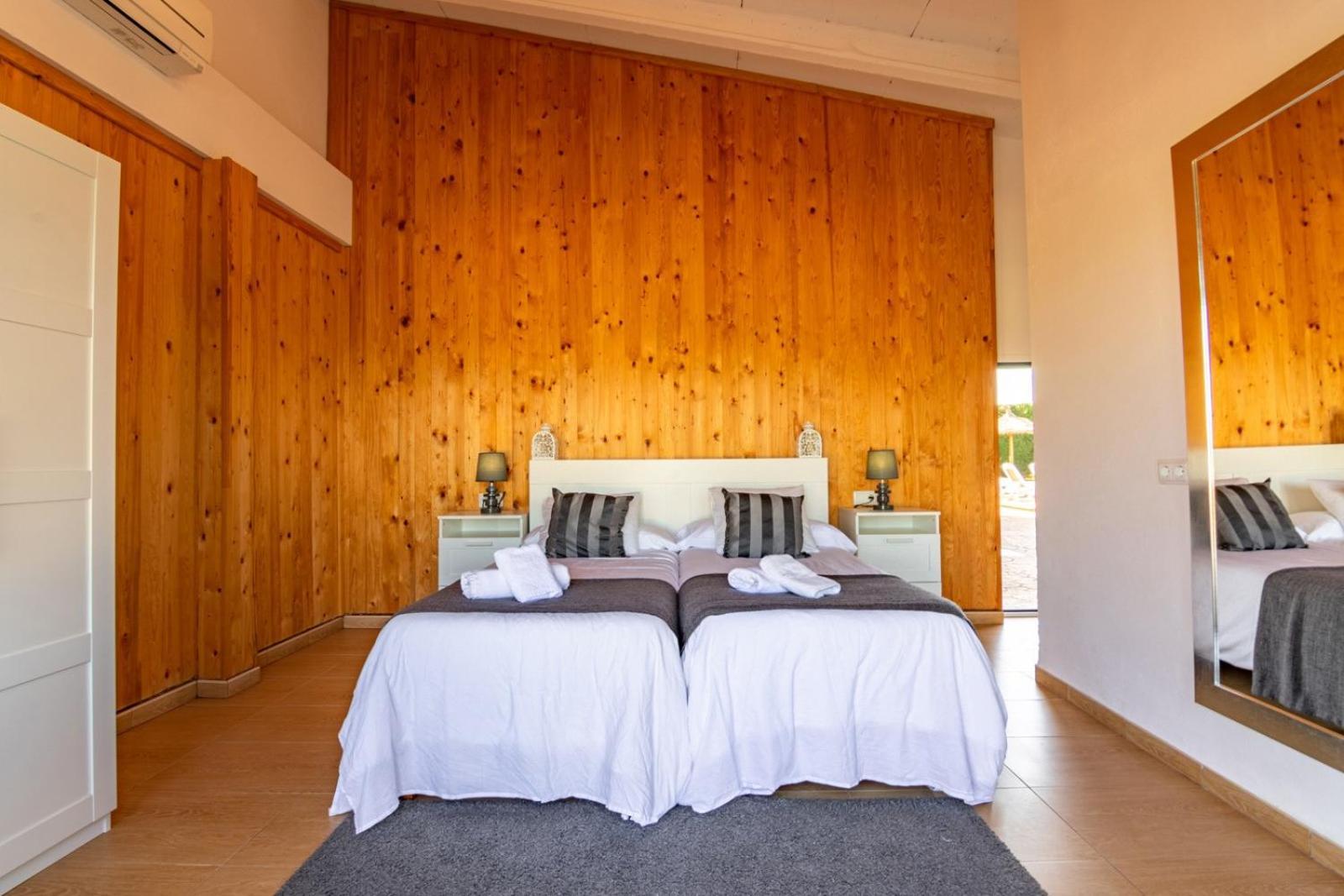 Yourhouse Grau Villa *