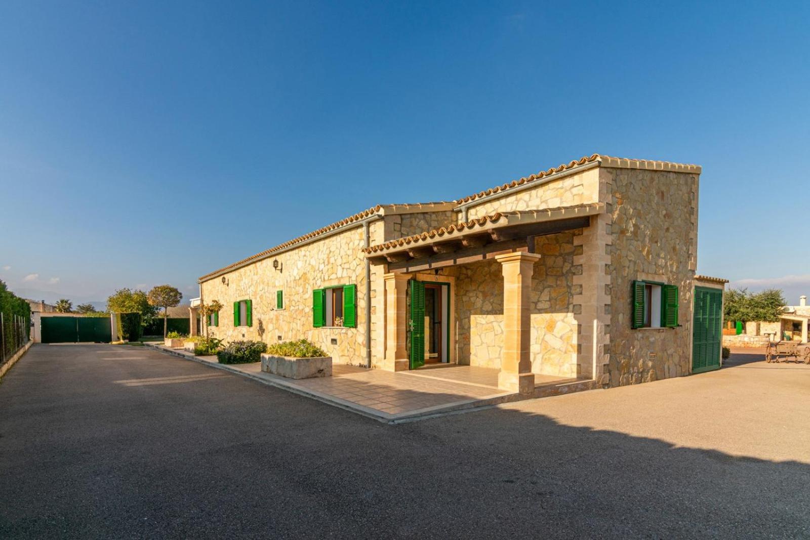 Villa Yourhouse Grau